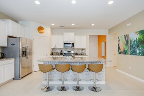 Villa (6091BROADOAK) | Private kitchen - Broadaok Drive Villa Solterra 6091 (Davenport)