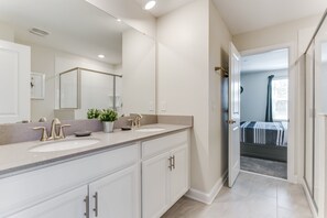 House (2867STANZA 9 BR Villa With Games Room) | Bathroom
