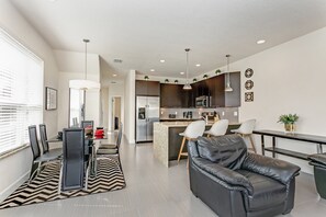 Apartment | Living room | Flat-screen TV