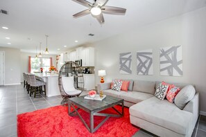 Apartment (1515CAREY ) | Wohnzimmer | Flachbildfernseher, DVD-Player