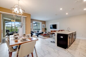 Apartment (8933STINGER) | Private kitchen