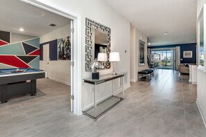 ハウス (4629TARGET 9 BR Villa With Games Room) | 4 室のベッドルーム、WiFi (無料)