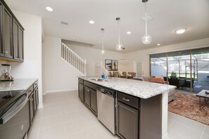 Apartment | Private kitchen - Sydney Villa Windsor At Westside (Kissimmee)