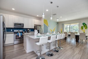Private kitchen - The Ultimate 10 Bedroom 8 Bathroom (Davenport)