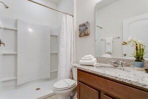 Villa (7036OAKWOOD) | Bathroom - Oakwood Street Villa Solterra 7036 (Davenport)