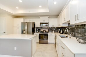Apartment (4721 UNIT208 Amazing Story Lake Brand) | Private kitchen