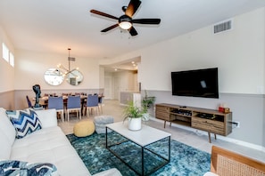 Apartment (4721 UNIT208 Amazing Story Lake Brand) | Living room