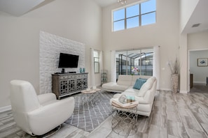Villa (Amazing Storey Lake 5 Bedroom 5 Bath) | Living room