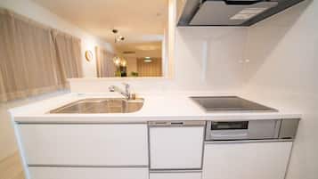 House, 3 Bedrooms | Private kitchenette | Fridge, microwave, stovetop, electric kettle