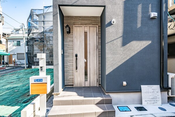 Majoituspaikan sisäänkäynti