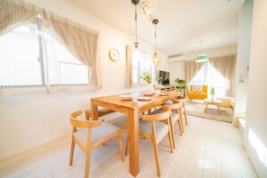 Talo, 3 makuuhuonetta | Ruokailu omassa huoneessa