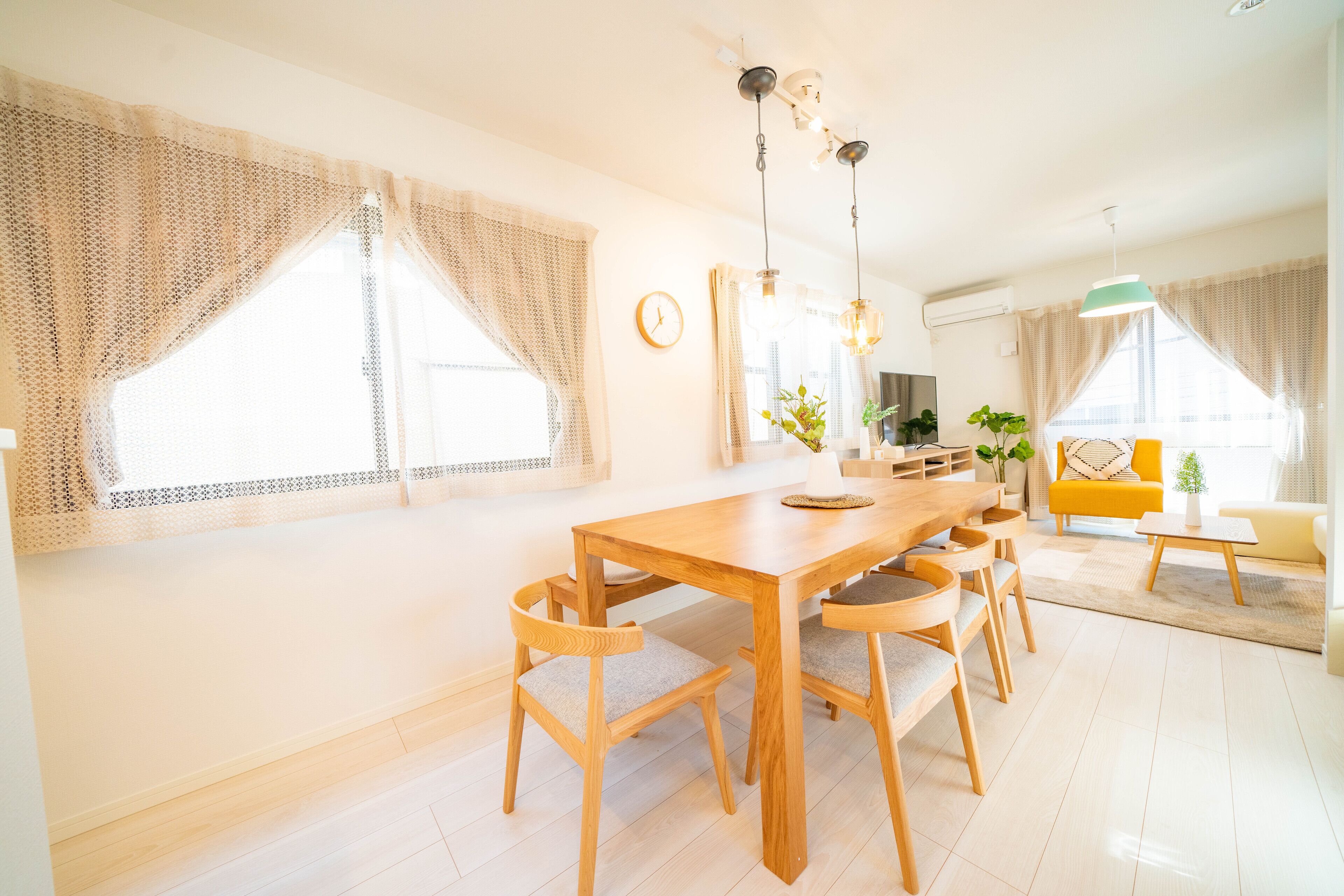 تناول الطعام داخل الغرفة