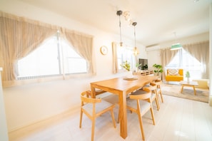 House, 3 Bedrooms | In-room dining