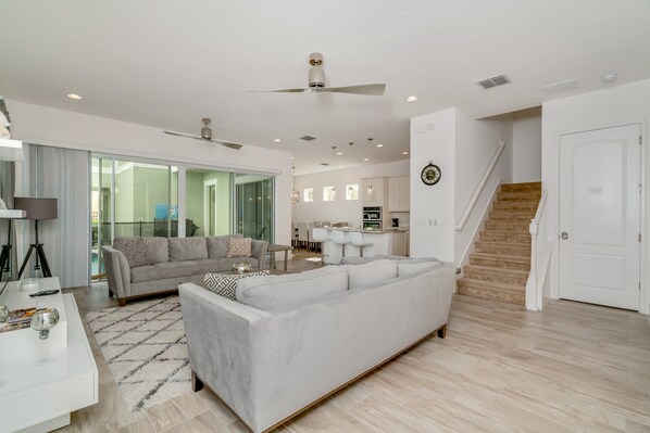 Villa (1472FAIRVIEW) | Living room
