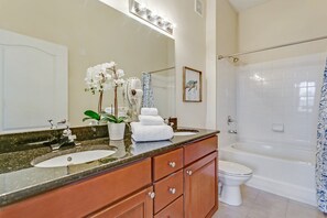 Apartment | Bathroom