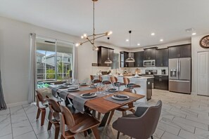 Villa (8940TITANIUM) | Private kitchen