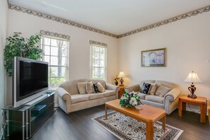 Huvila (1342NORTH) | Olohuone | Taulutelevisio