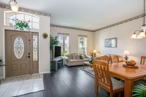 Huvila (1342NORTH) | Ruokailu