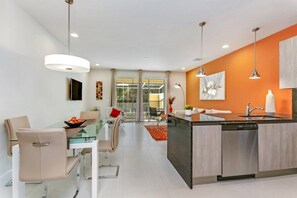 Private kitchen - Traquilty Way Villa Serenity (Clermont)