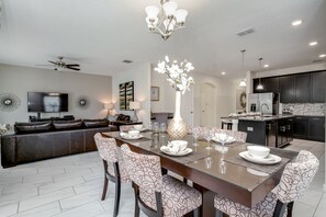 Villa (5481SOLCIR) | Private kitchen | Highchair