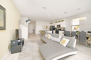 Apartment (4670TERRA) | Living area | Flat-screen TV - Terrasonessta Villa Solterra 4670 (Davenport)