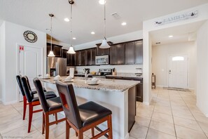 Huoneisto | Yksityinen keittiö | Syöttötuoli