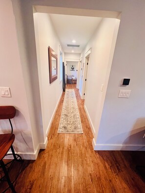 Interior - Stunning 2 bedroom on gated property — 10 minute walk to downtown Woodstock! (Woodstock)