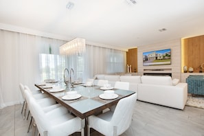 Villa (8833CRUDEN) | Exterior