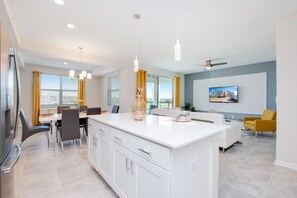 2 bedrooms, free WiFi - Paradox Condo Story Lake (Kissimmee)
