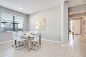 Villa | Dining