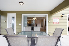 Vila (Large 4 bed Villa 2251VD) | Tempat makan outdoor