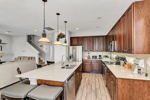 House (3800OAKVILLE) | Private kitchen