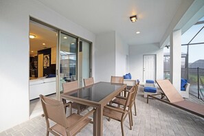 Outdoor dining - Zurich Villa Windsor At Westside 1 (Kissimmee)