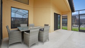 Biệt thự (2570ROSEMONT) | Ngoại thất
