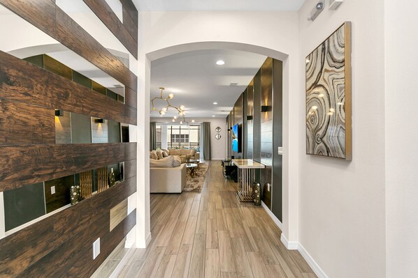 House (6125BROAD) | Interior - Broadoak Drive villa Solterra 5 (Davenport)