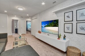 Apartment (2413DUBAI) | Living room - dubai Villa Windsor At Westside 2 (Kissimmee)