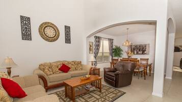 Villa (353 GLEN) | Living room | Flat-screen TV