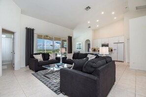 Villa (169 BELF) | Vardagsrum | Platt-tv