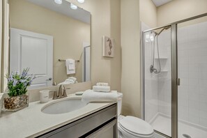 Apartment (4907WINDER) | Bathroom