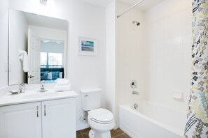 Villa (2569ROSEMONT) | Bathroom - Rosemount Villa Providence 4 (Davenport)