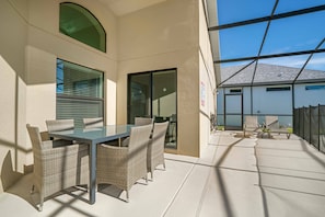 Villa | Outdoor dining