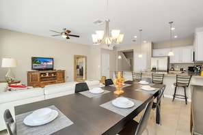 Apartment | Dining