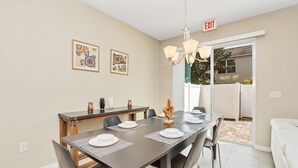 Apartment | Private kitchen - Crown Villa Compass Bay (Kissimmee)