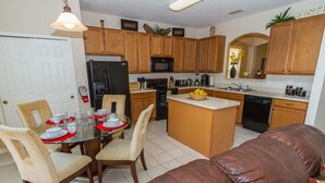 Villa | Private kitchen - Orange Villa Watersong (Davenport)