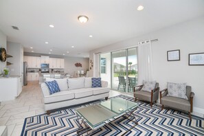 Villa | Woonkamer | Een flatscreentelevisie