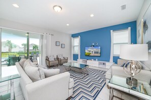 Villa | Woonkamer | Een flatscreentelevisie