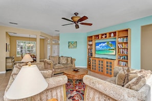 Villa (458 BELFRY) | Living room
