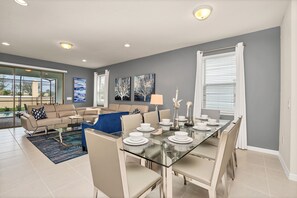 Biệt thự (8945ZURICH) | Bếp riêng | Tủ lạnh, lò vi sóng, lò nướng, bếp nấu 