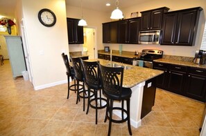Villa (2985BPR) | Cocina privada | Comedor 