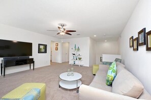 House (1339YC) | Living room | Flat-screen TV